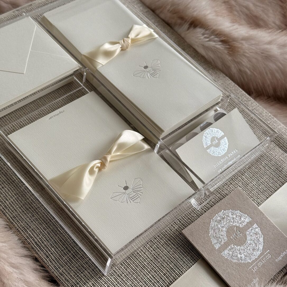 Caja Mediana Abeja Plateado